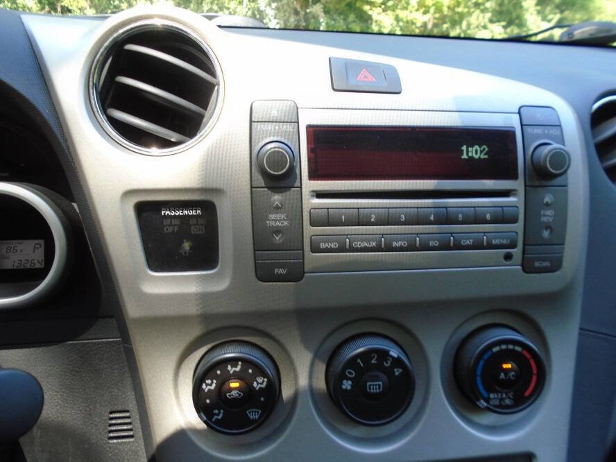 Used 2009 Pontiac Vibe w/ Preferred Package FWD image 13
