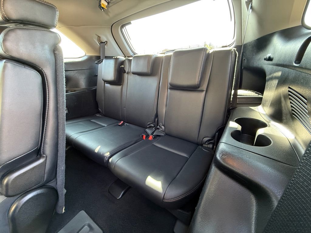 Used 2017 Toyota Highlander XLE w/ Carpet Mat Package image 25