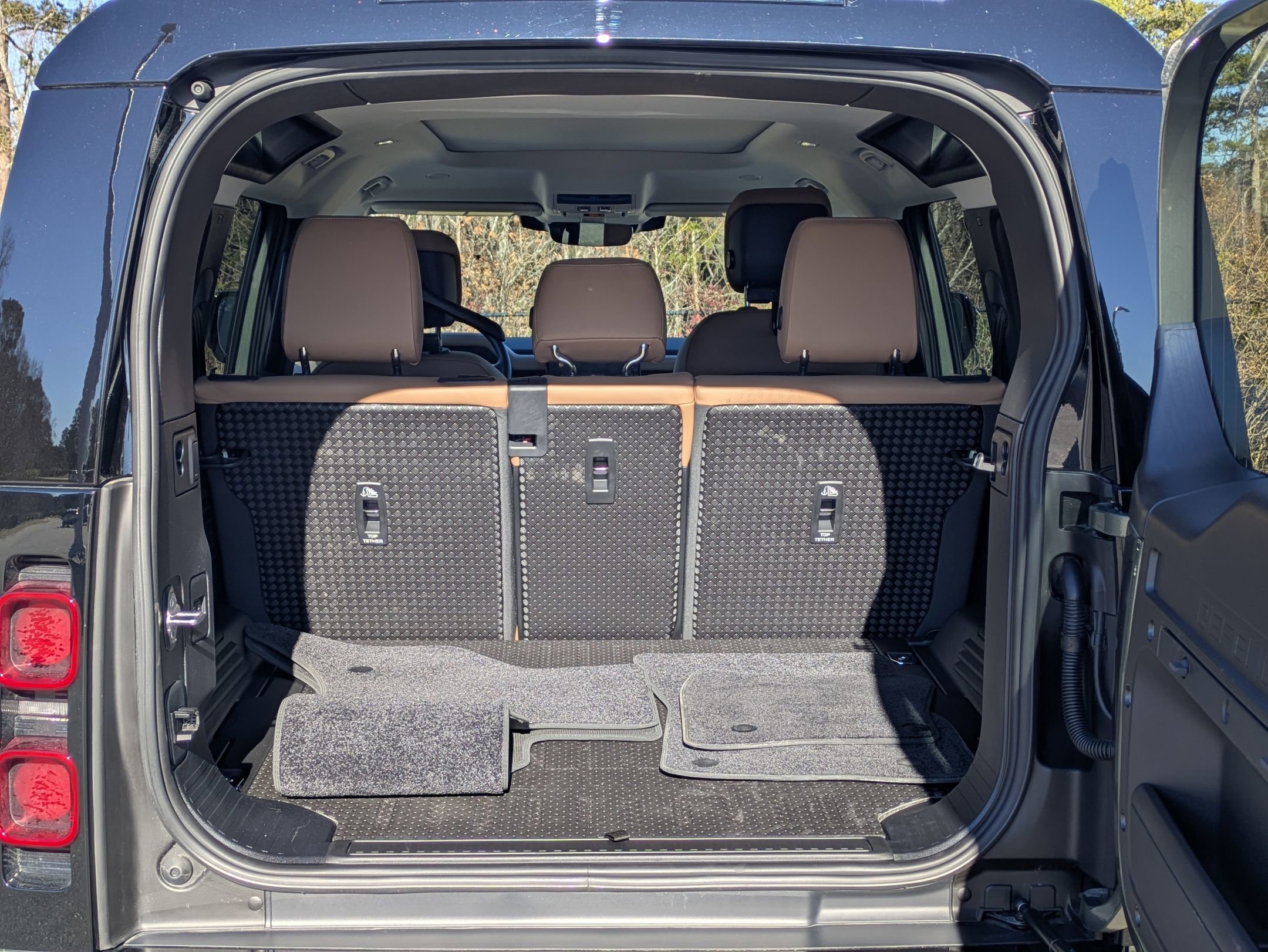 Used 2025 Land Rover Defender 110 X-Dynamic SE image 28