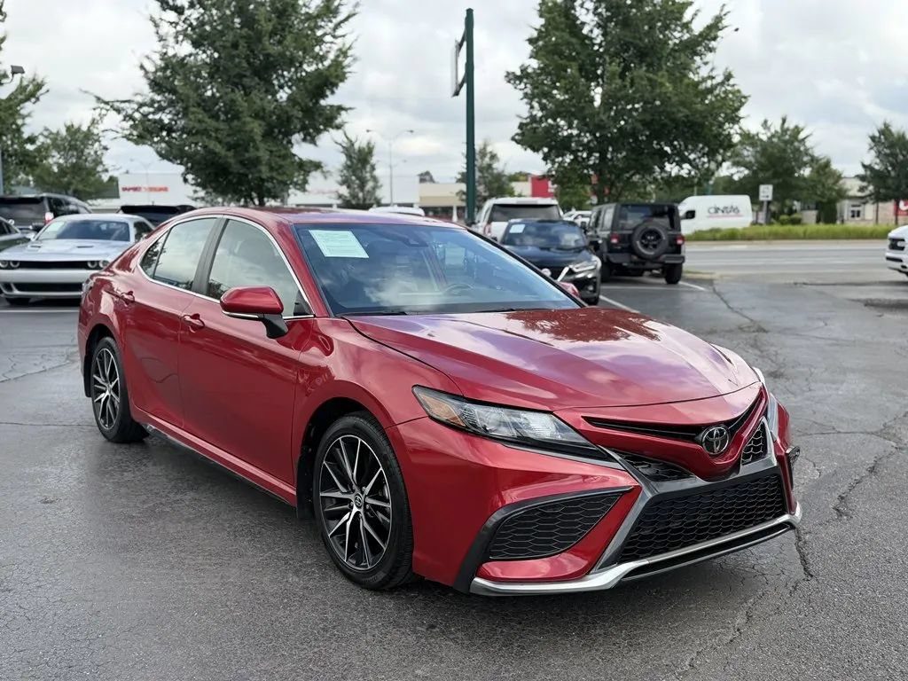 Used 2024 Toyota Camry SE FWD image 3