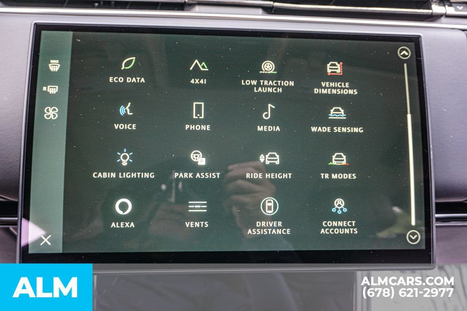Used 2025 Land Rover Range Rover SE AWD/4WD image 36