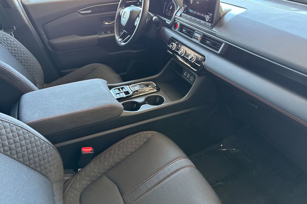 Certified 2025 Honda Pilot Sport image 21