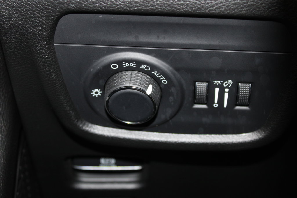 Used 2025 Jeep Grand Cherokee Altitude AWD/4WD image 43