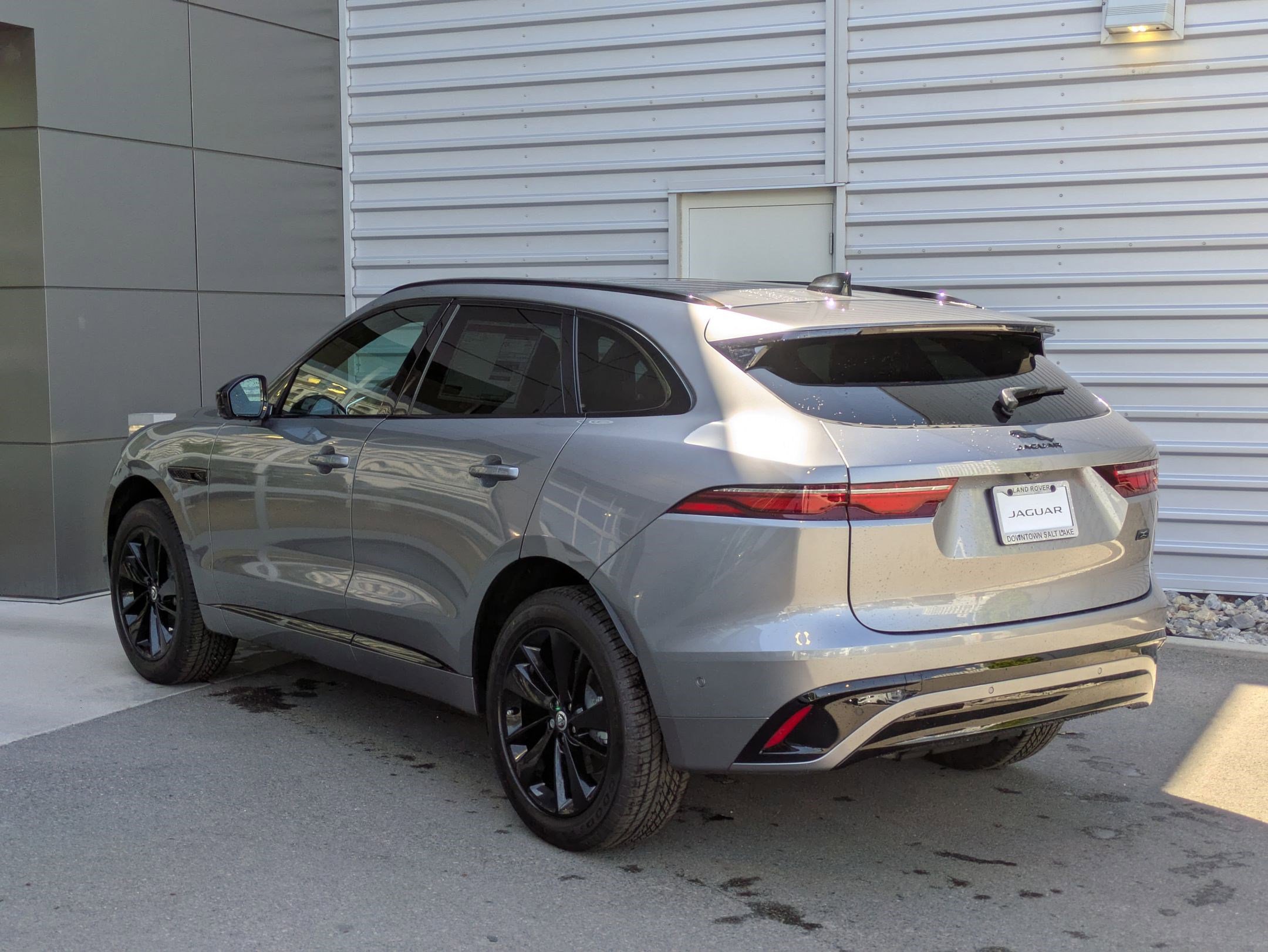New 2026 Jaguar F-PACE R-Dynamic S image 3