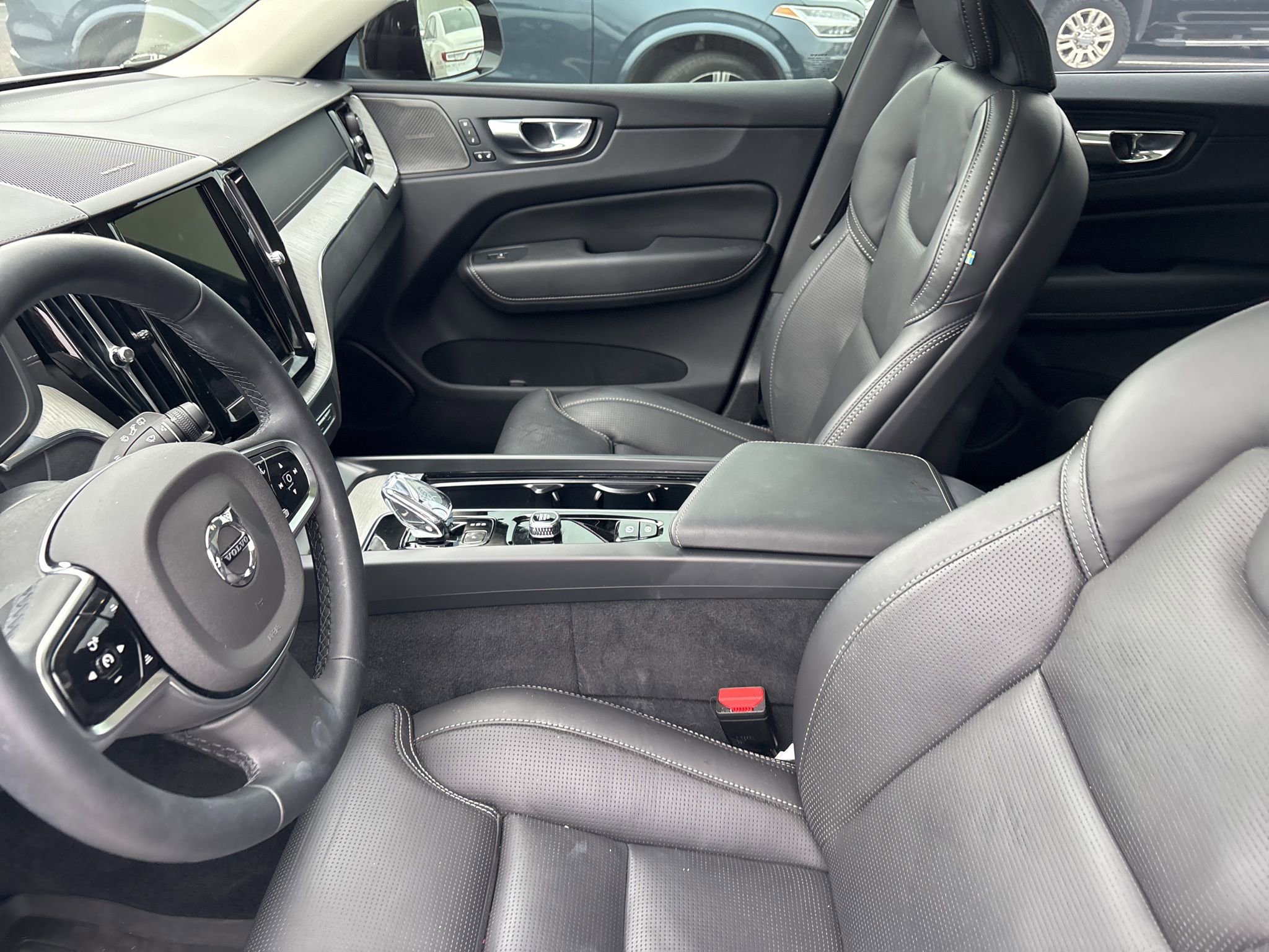 Used 2025 Volvo XC60 T8 Ultra w/ Protection Package Premier image 12