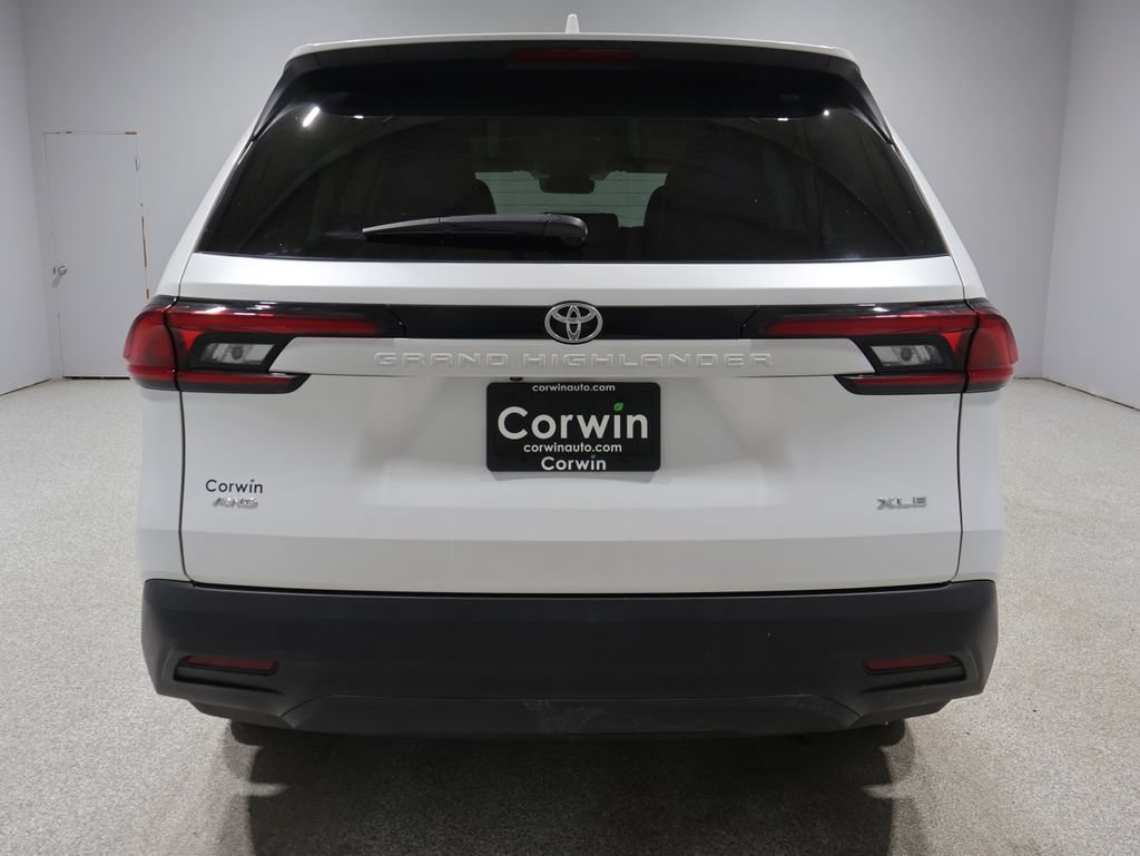 Used 2025 Toyota Grand Highlander AWD image 3
