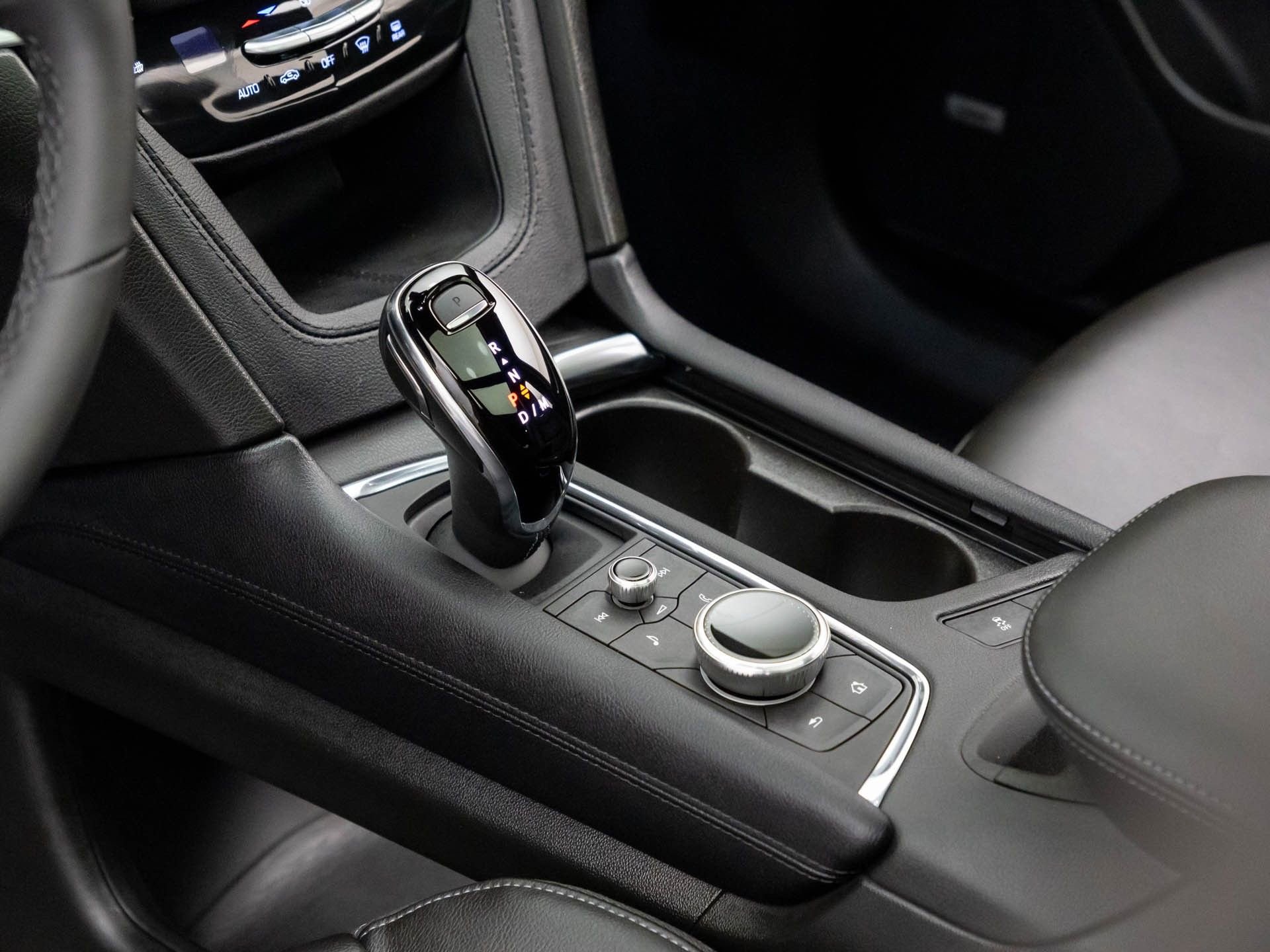 New 2025 Cadillac XT6 Luxury image 15