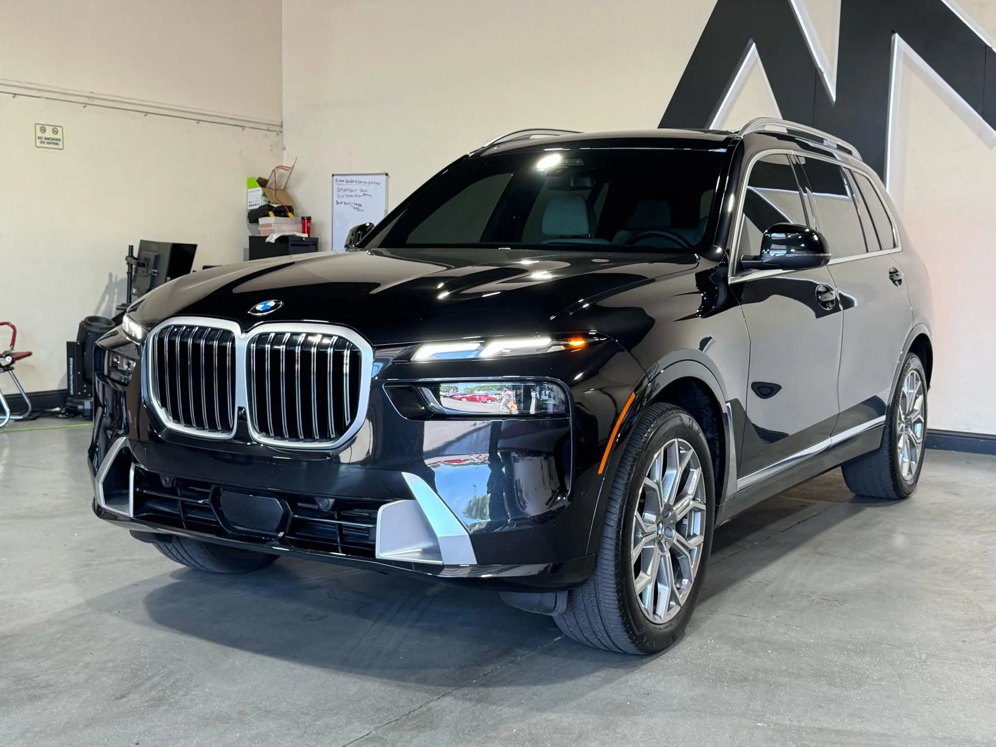 Used 2023 BMW X7 xDrive40i w/ Premium Package image 1