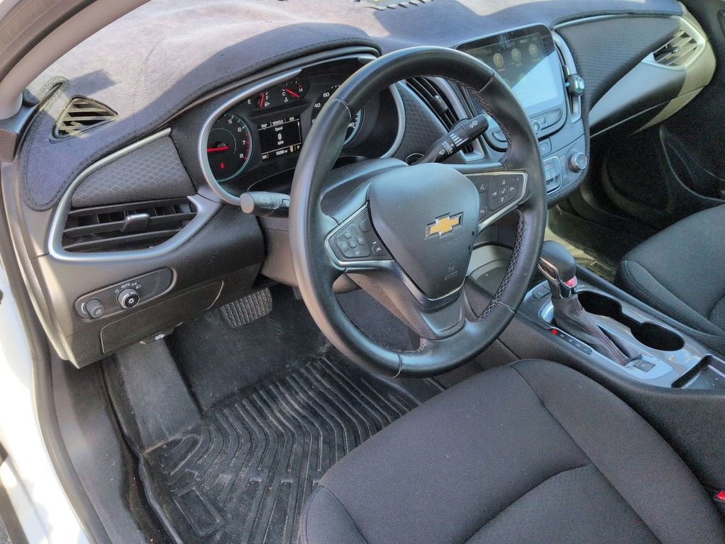 Used 2024 Chevrolet Malibu RS FWD image 11