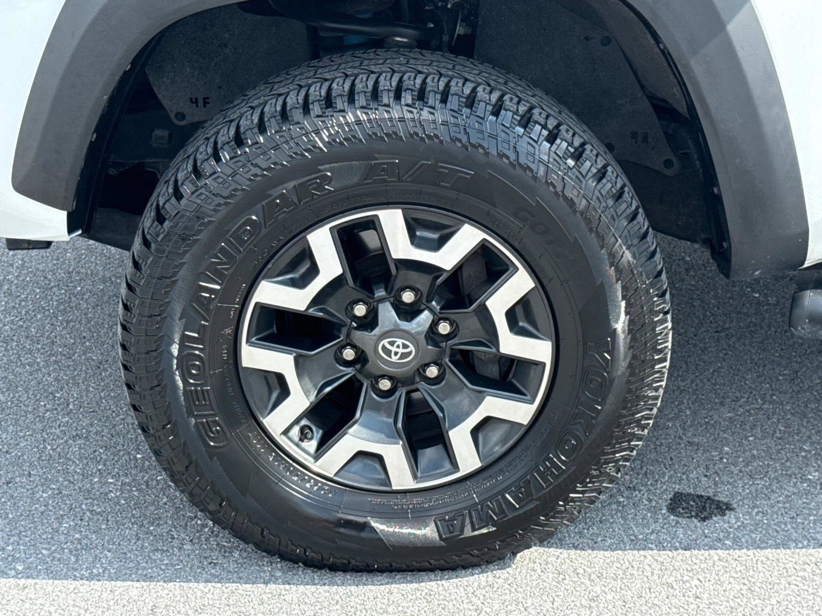 Used 2022 Toyota Tacoma TRD Off-Road image 30