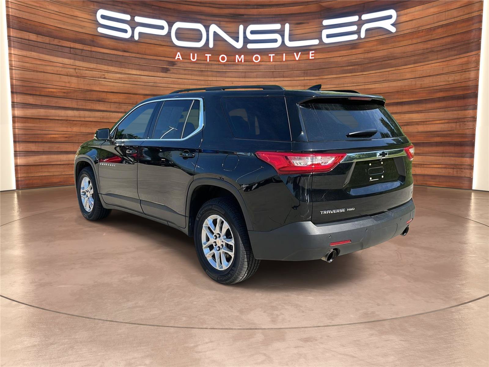 Used 2020 Chevrolet Traverse LT w/ Driver Confidence II Package AWD/4WD image 3