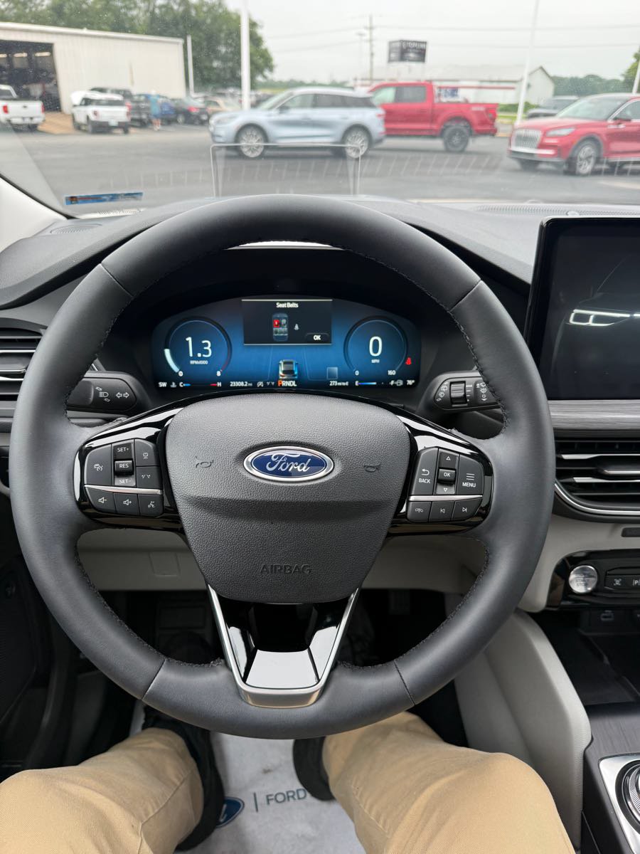 Used 2023 Ford Escape Platinum w/ Premium Technology Package AWD/4WD image 13