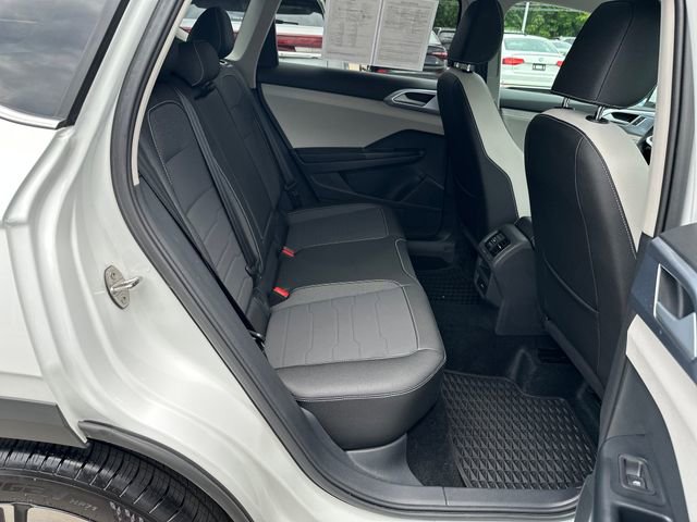 Certified 2025 Volkswagen Taos SE w/ Panoramic Sunroof Package AWD/4WD image 34