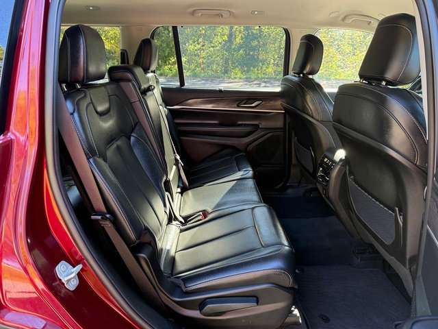 Used 2023 Jeep Grand Cherokee L Limited w/ Luxury Tech Group II image 23