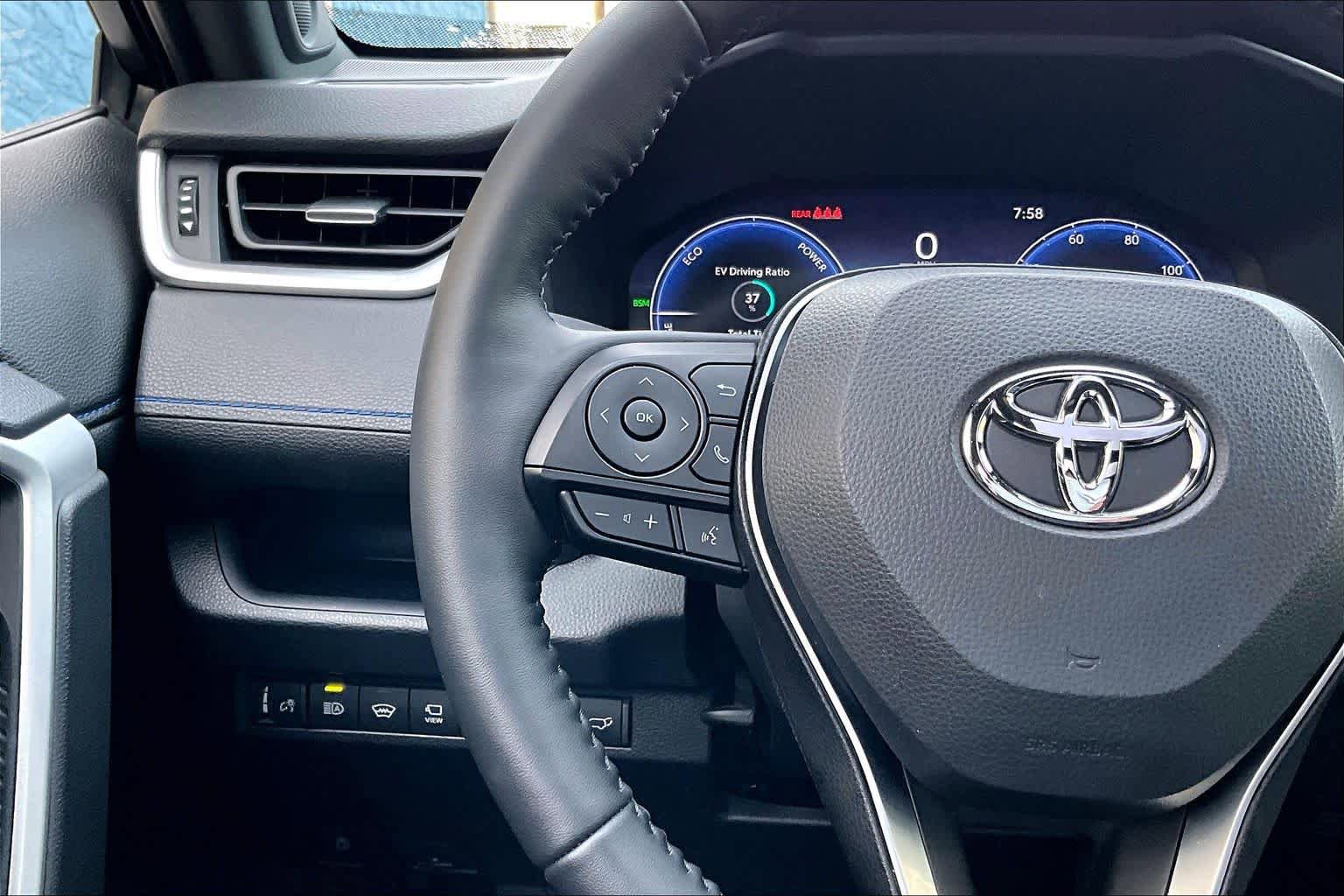 Certified 2025 Toyota RAV4 XSE w/ Advanced Technology Package AWD/4WD image 24
