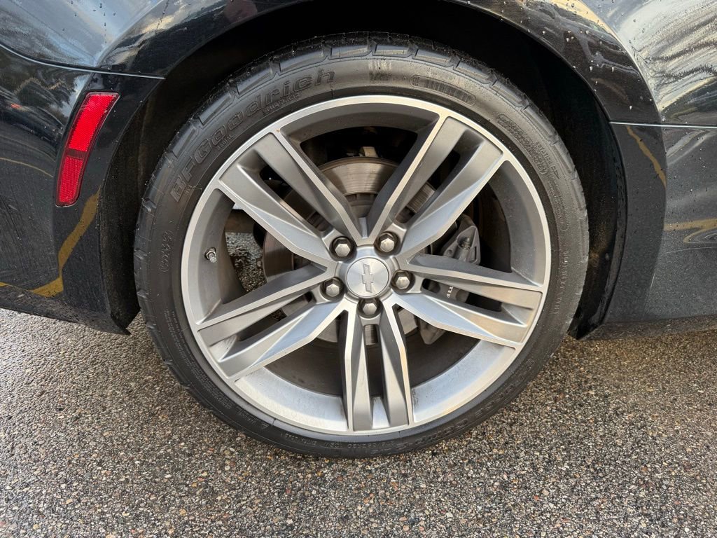 Used 2016 Chevrolet Camaro SS RWD image 25