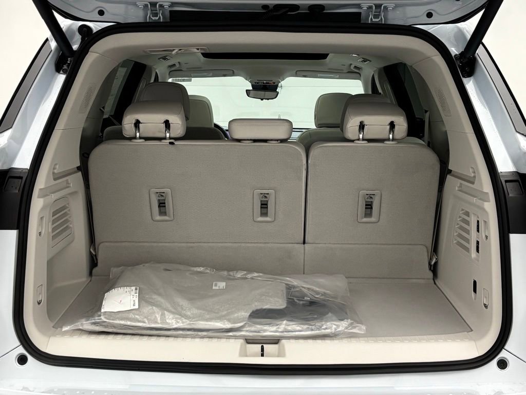 New 2026 Buick Enclave Avenir image 12