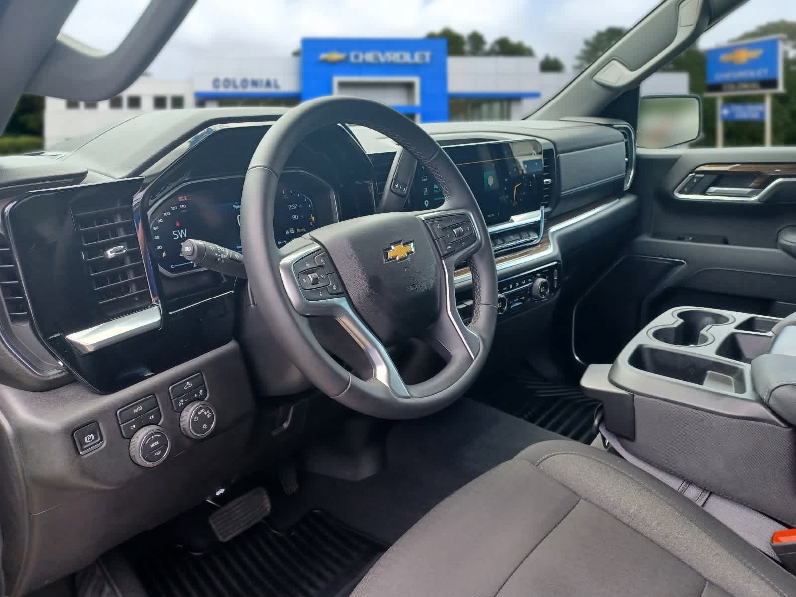 Used 2026 Chevrolet Silverado 1500 LT AWD/4WD image 8