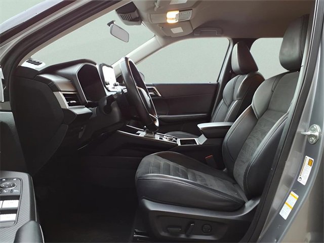 Used 2024 Mitsubishi Outlander SE image 13