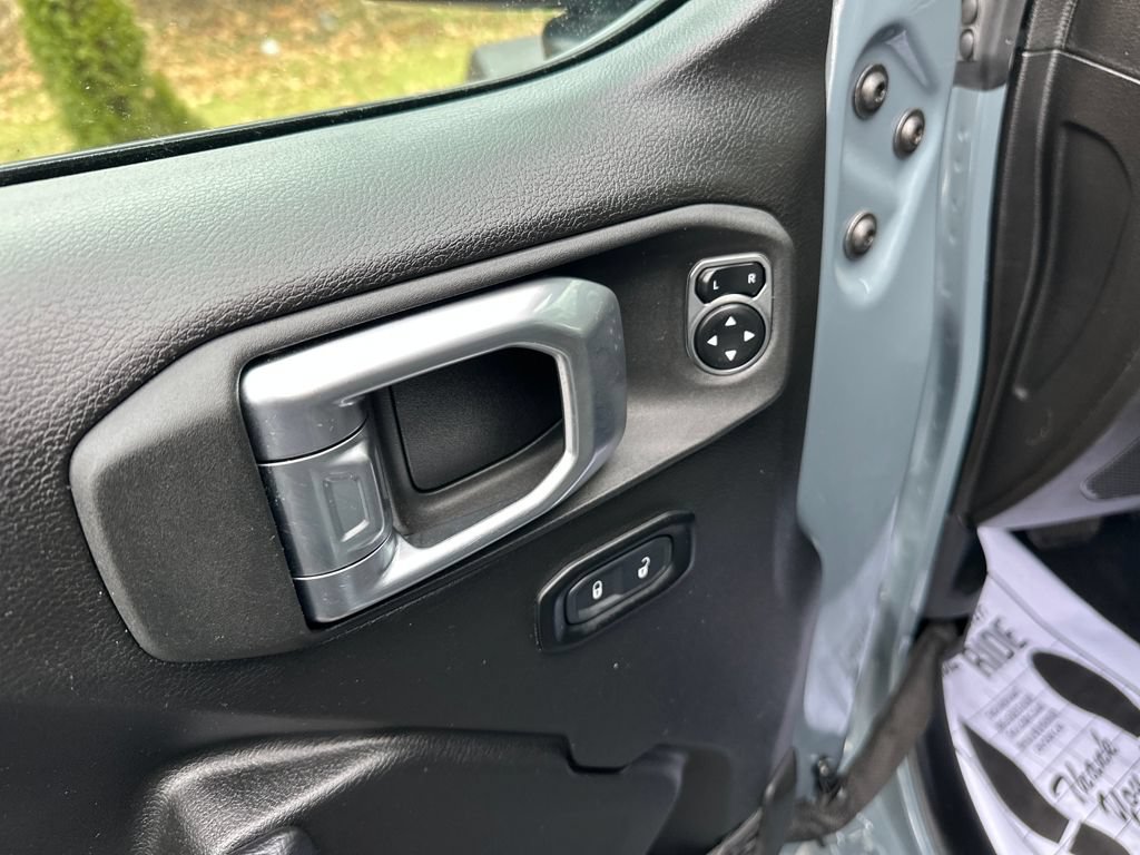 Used 2024 Jeep Wrangler Unlimited AWD/4WD image 18