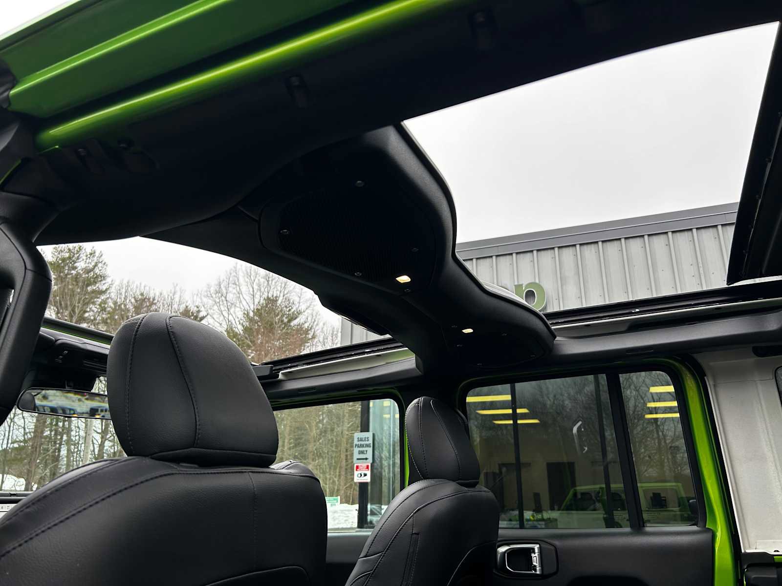 Used 2025 Jeep Wrangler Sport S image 29