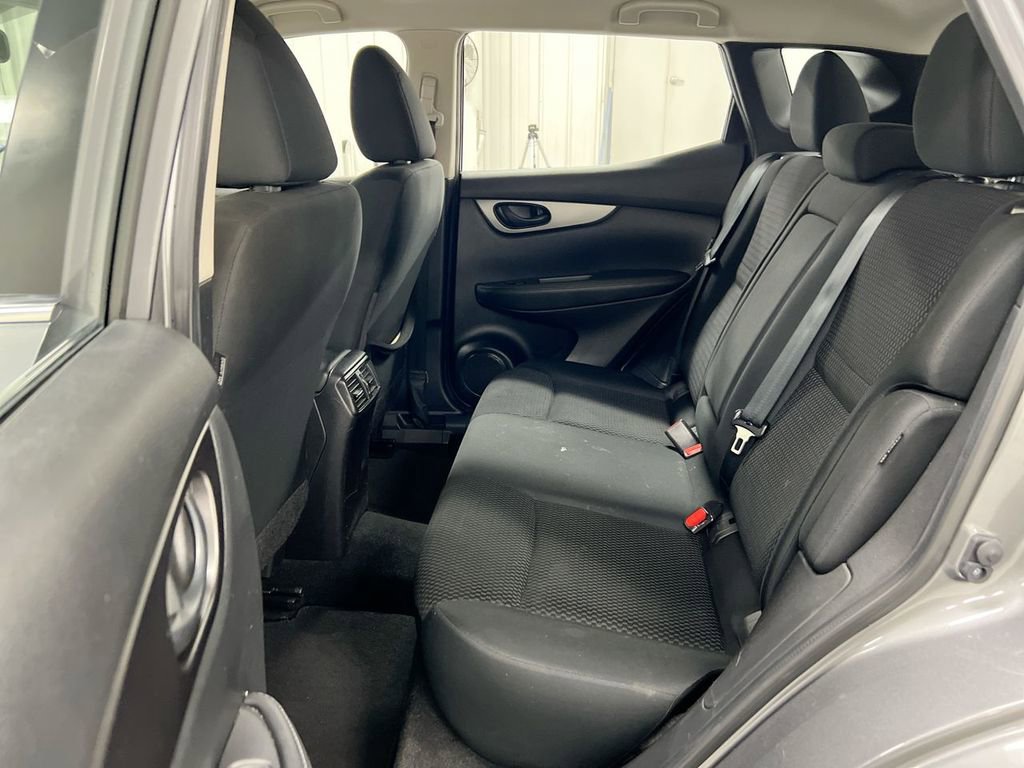 Used 2021 Nissan Rogue Sport S image 22