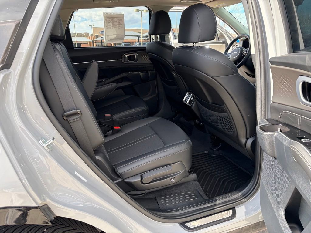 Used 2023 Kia Sorento SX AWD/4WD image 17