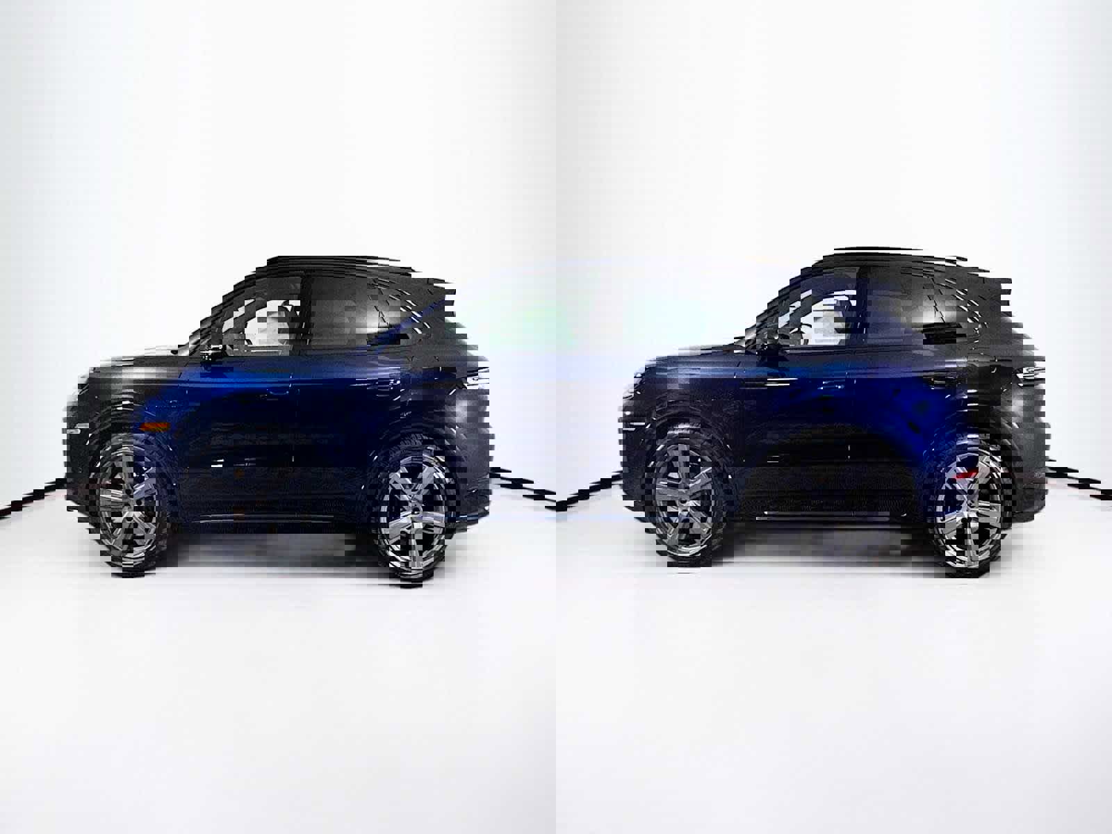 New 2025 Porsche Cayenne Turbo image 2