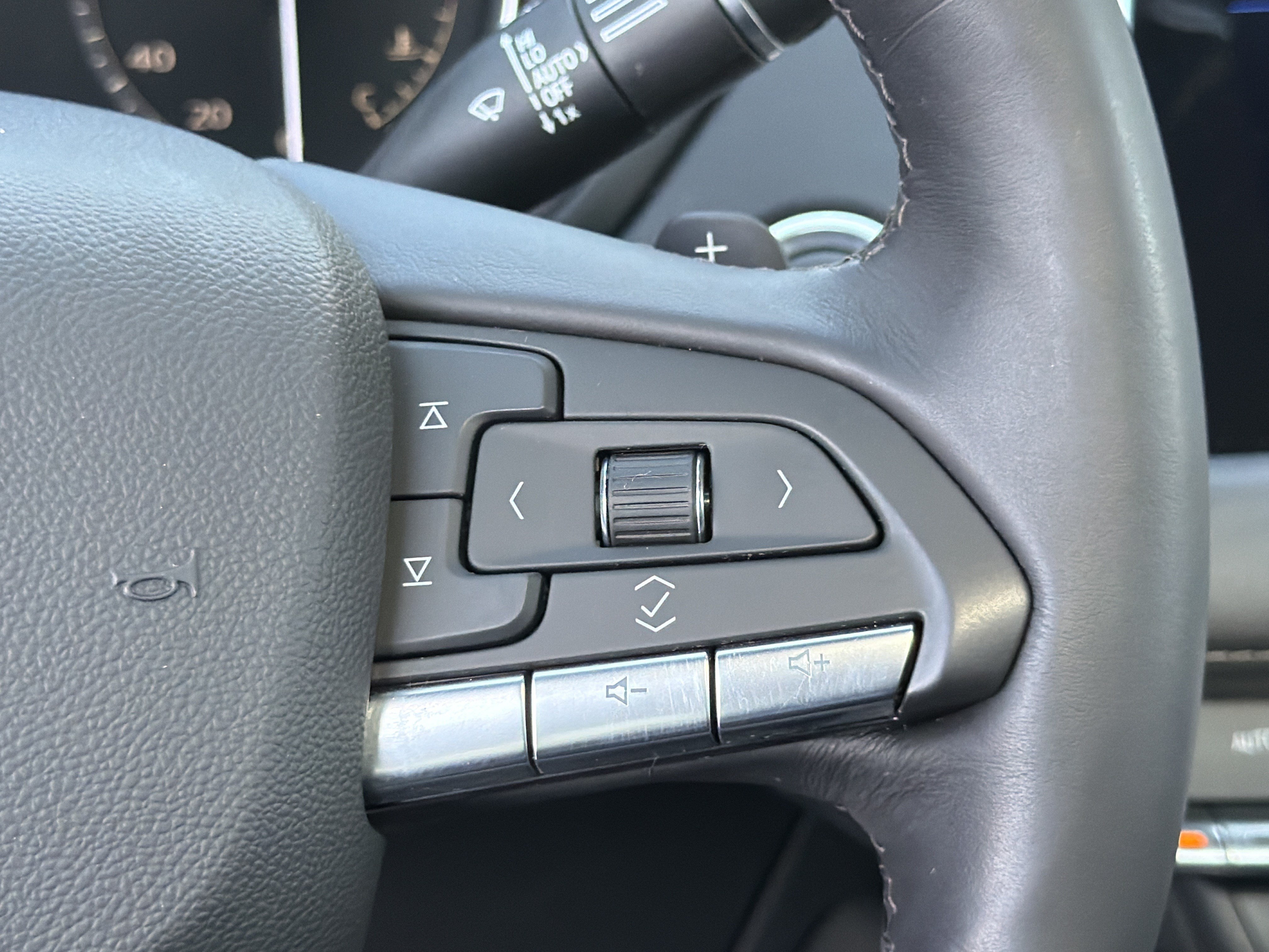 Used 2023 Cadillac XT4 Premium Luxury FWD image 27