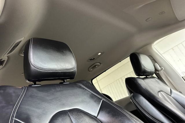 Used 2023 Chrysler Pacifica Touring-L FWD image 18