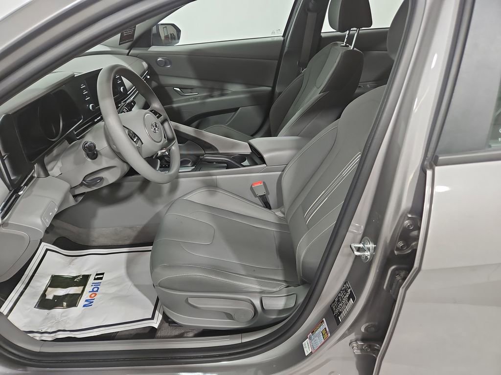 Used 2023 Hyundai Elantra SEL w/ Cargo Package FWD image 10