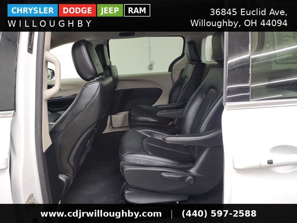 Used 2024 Chrysler Pacifica Limited FWD image 27
