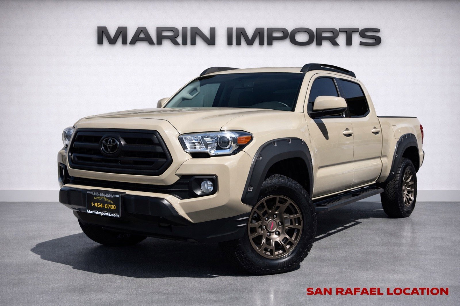 Used 2017 Toyota Tacoma SR5 w/ Tow Package RWD image 1