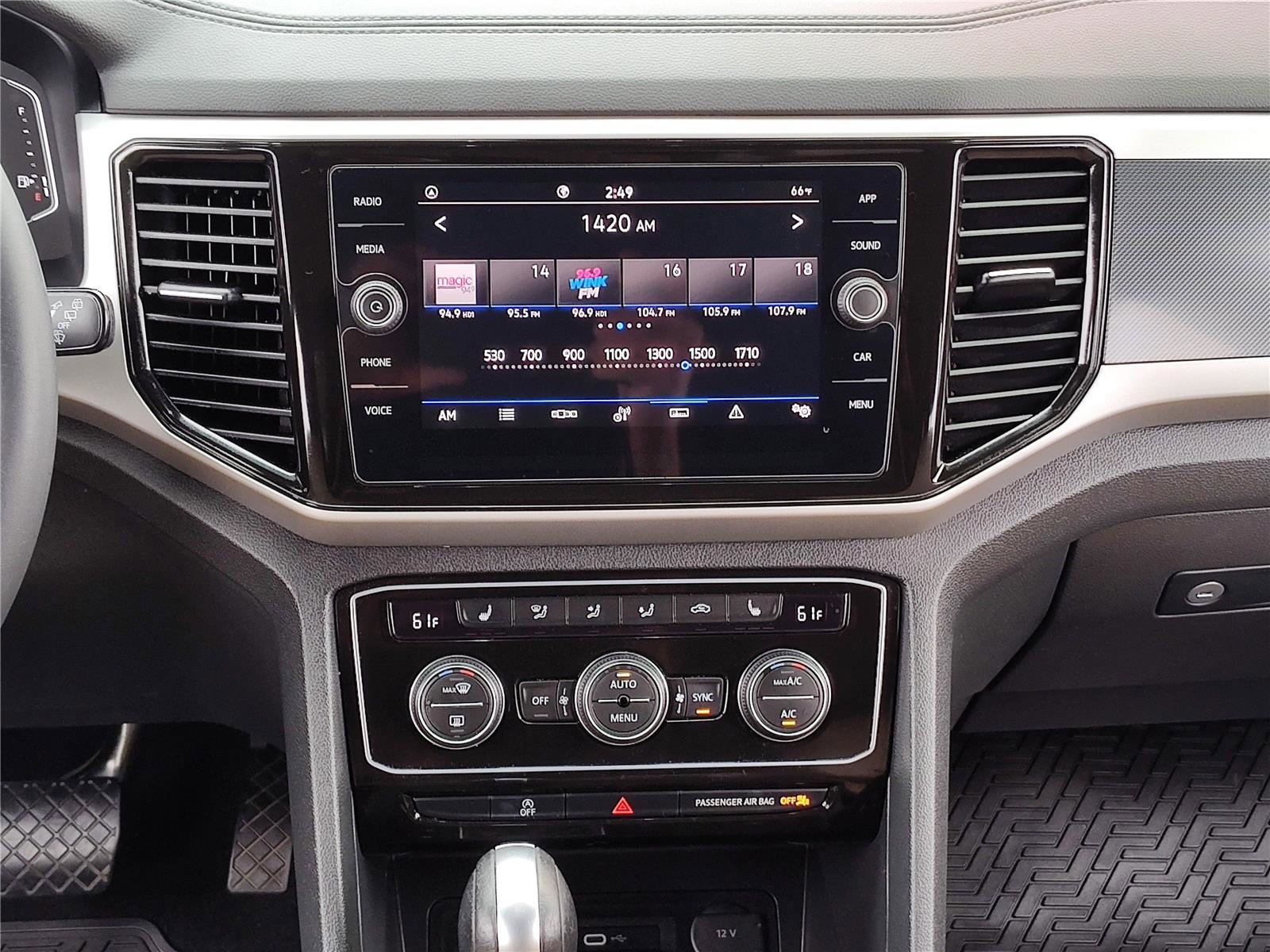 Used 2022 Volkswagen Atlas Cross Sport SE image 19