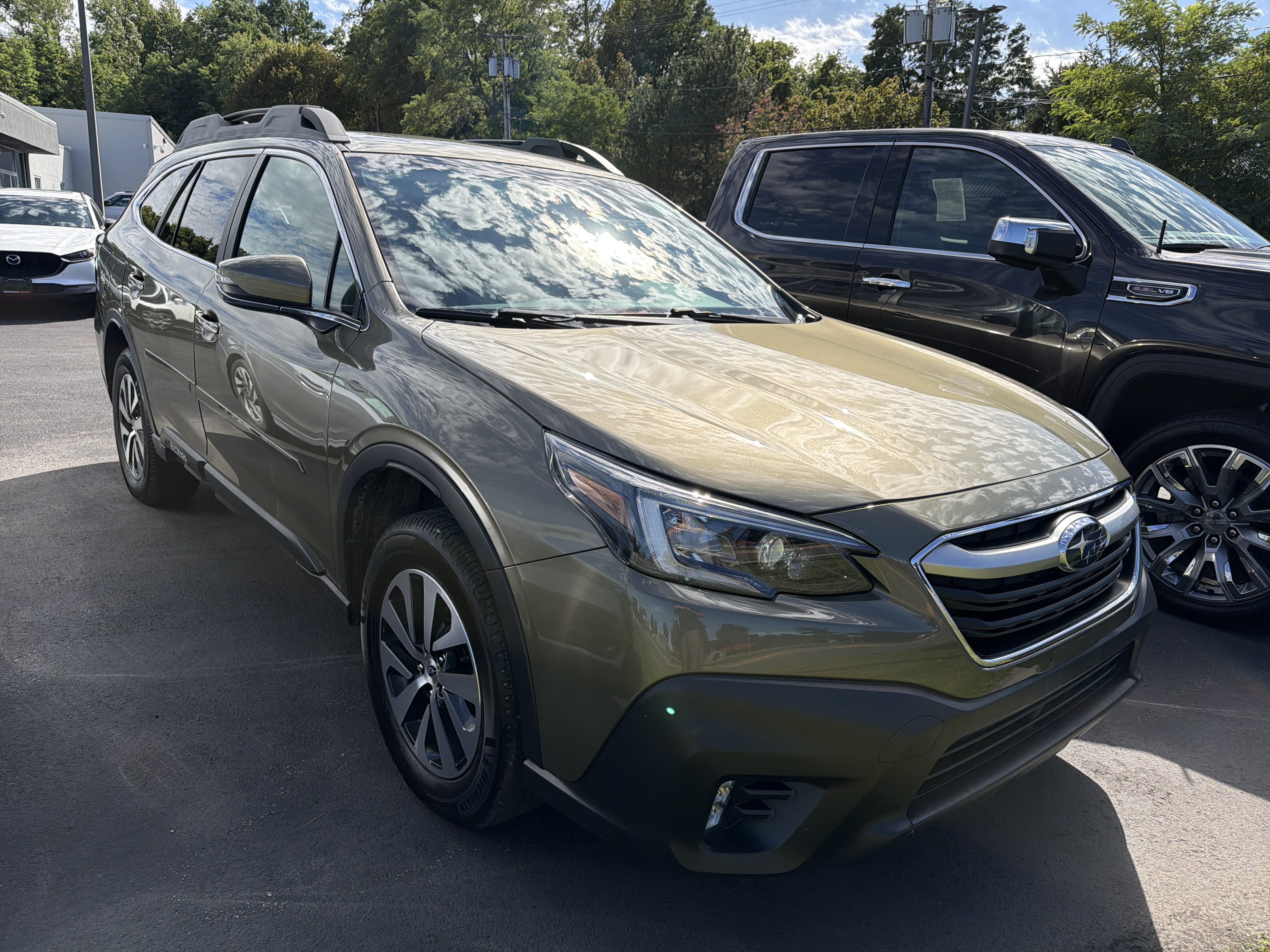 Used 2021 Subaru Outback Premium AWD/4WD image 2