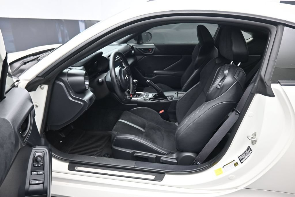 Used 2025 Toyota GR86 Premium w/ Performance Package RWD image 11