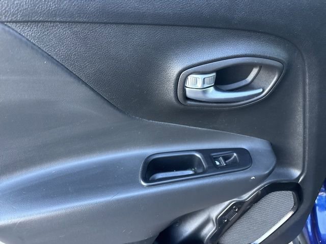 Used 2018 Jeep Renegade Altitude w/ Advanced Technology Group image 30