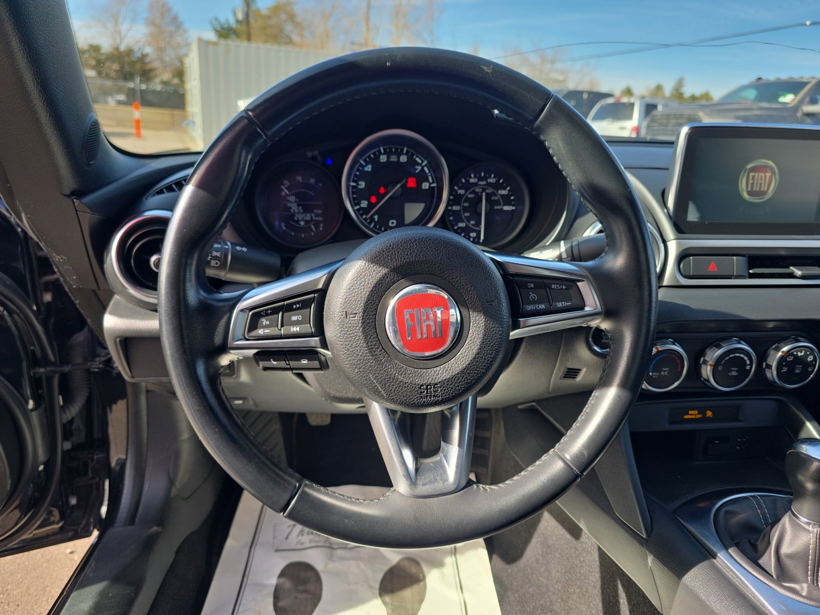 Used 2017 FIAT 124 Spider Classica image 9