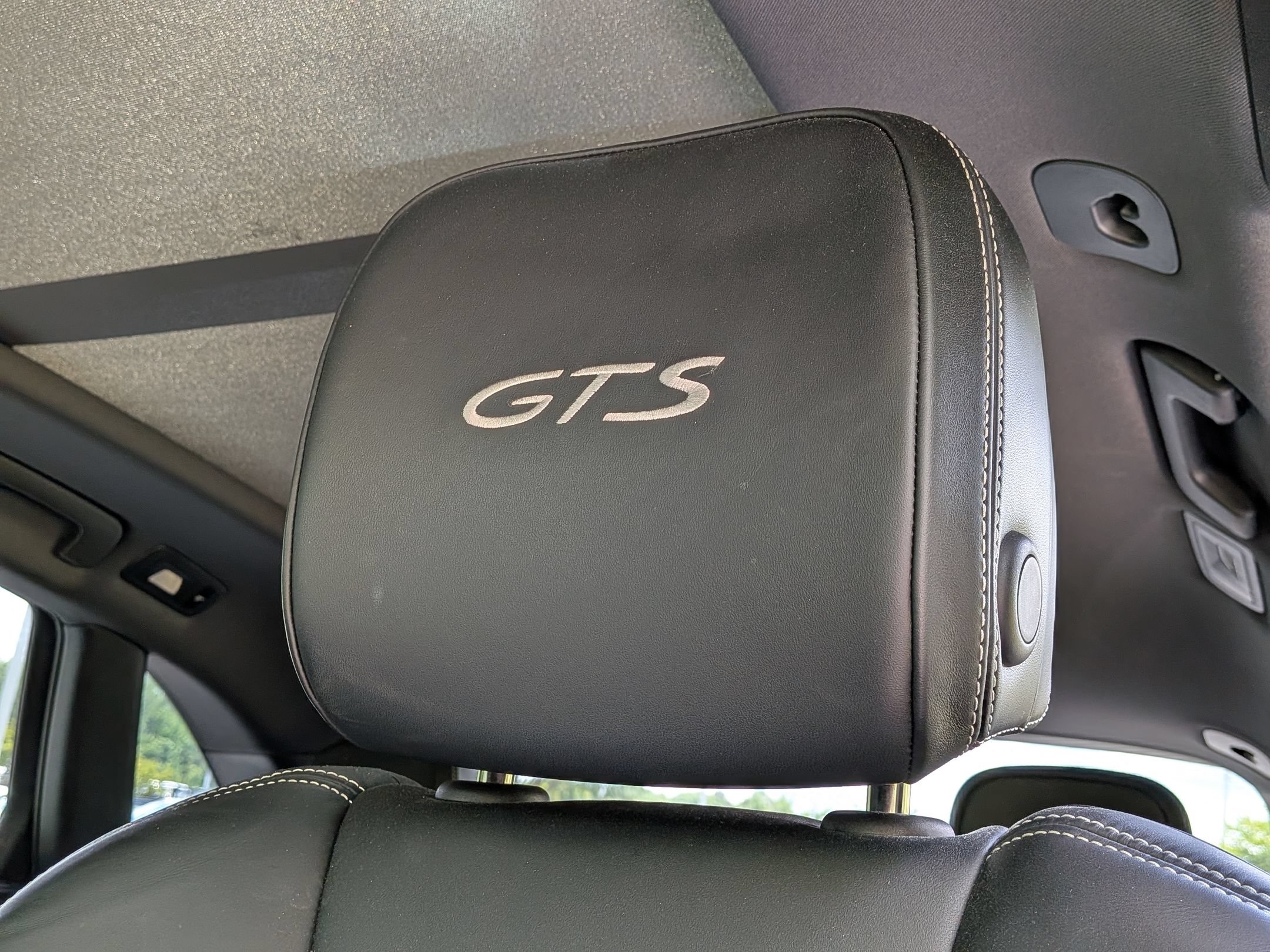 Certified 2024 Porsche Macan GTS AWD/4WD image 6