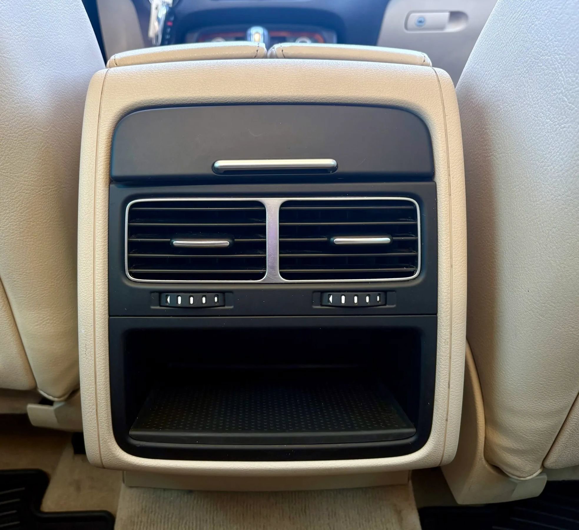 Used 2012 Volkswagen Touareg TDI image 23