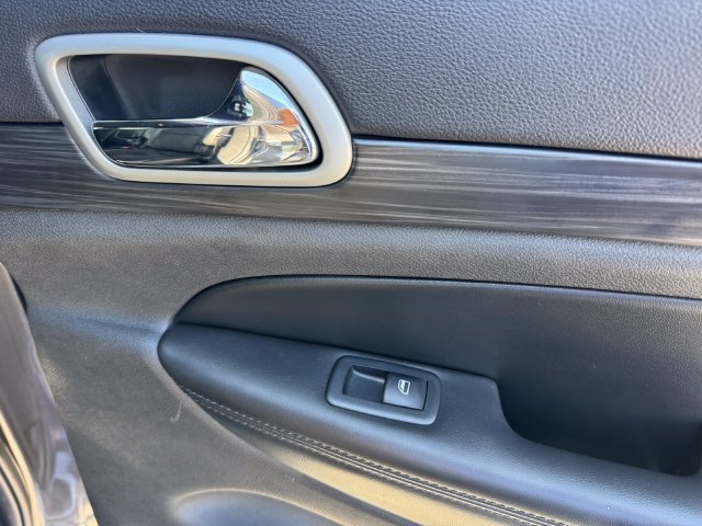 Used 2019 Jeep Grand Cherokee Laredo w/ Laredo X Package RWD image 10