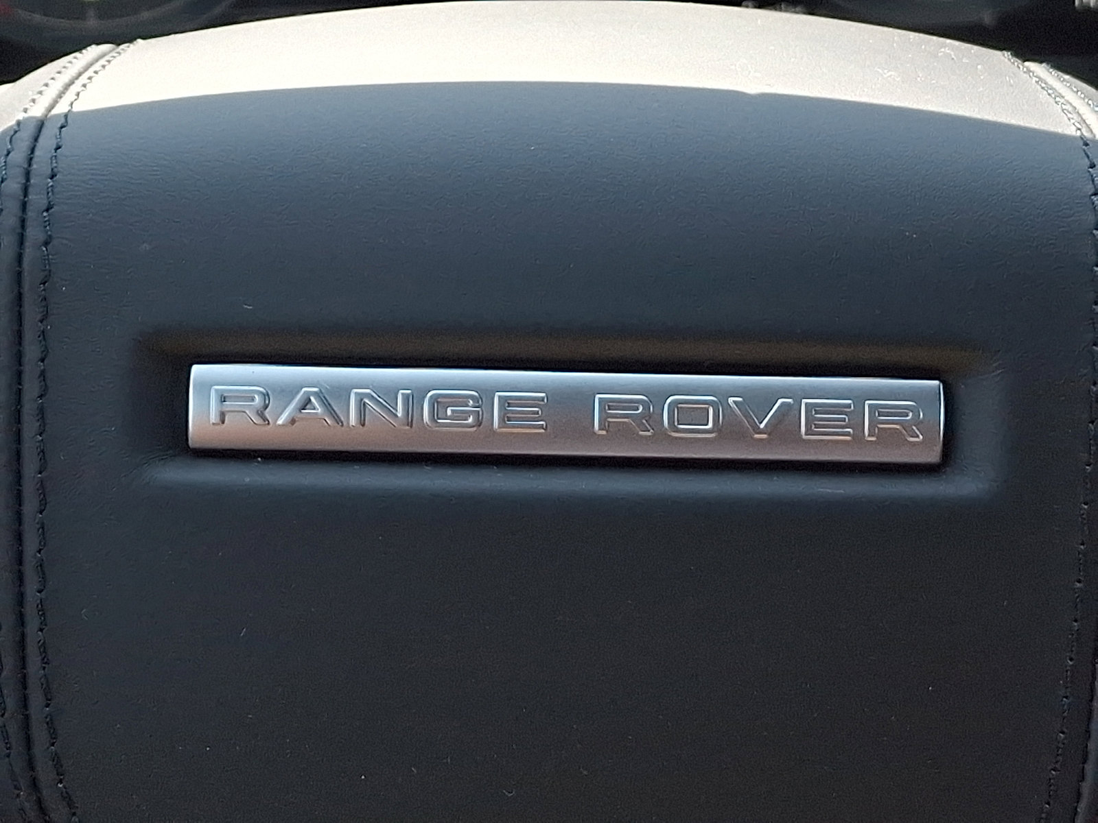 New 2026 Land Rover Range Rover Velar Dynamic SE AWD/4WD image 20