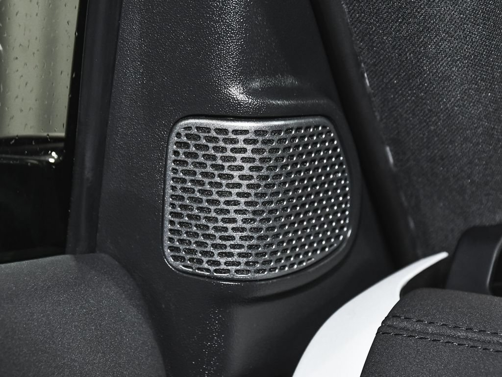 Used 2023 Land Rover Defender 90 X-Dynamic SE AWD/4WD image 30