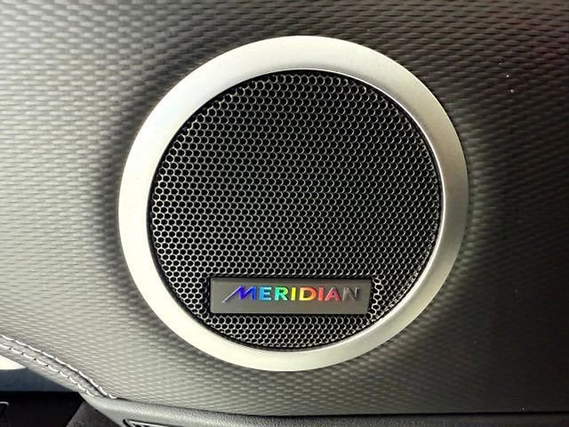 Certified 2025 Land Rover Discovery Dynamic SE image 12