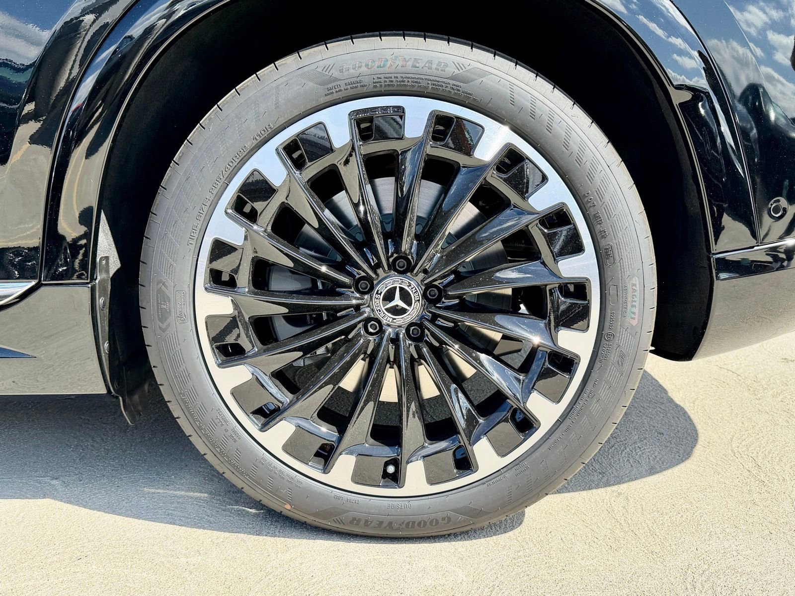 New 2026 Mercedes-Benz EQS 550 4MATIC SUV image 15