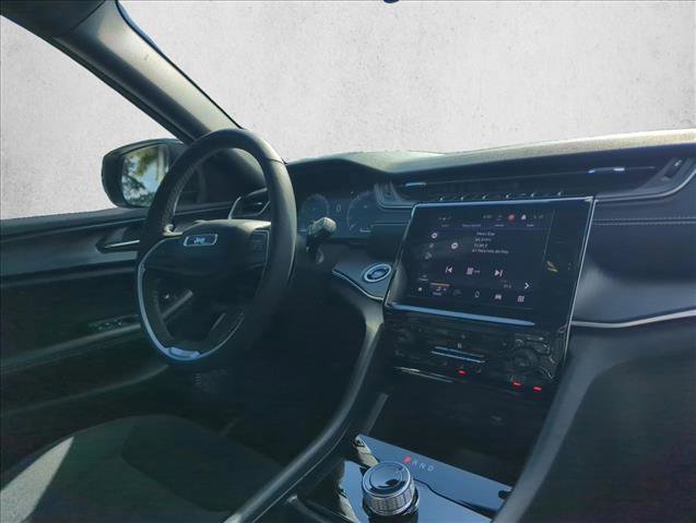 Used 2025 Jeep Grand Cherokee Laredo w/ Luxury Tech Group I RWD image 24