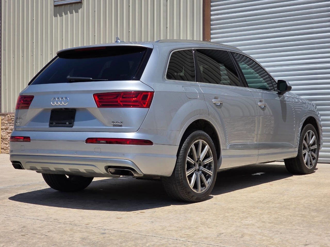 Used 2017 Audi Q7 3.0T Prestige AWD/4WD image 5