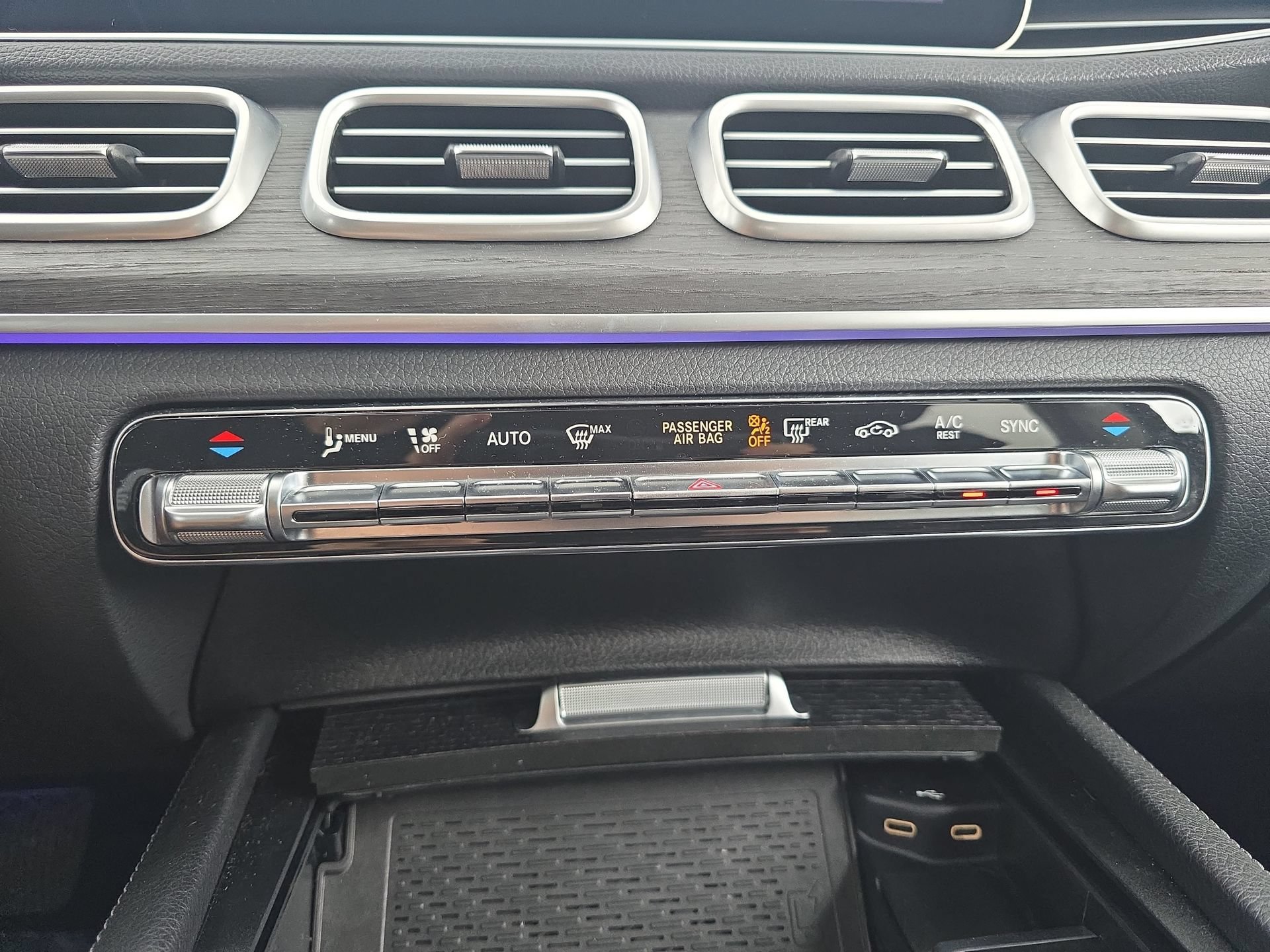 Used 2024 Mercedes-Benz GLE 350 4MATIC w/ AMG Line Exterior image 24