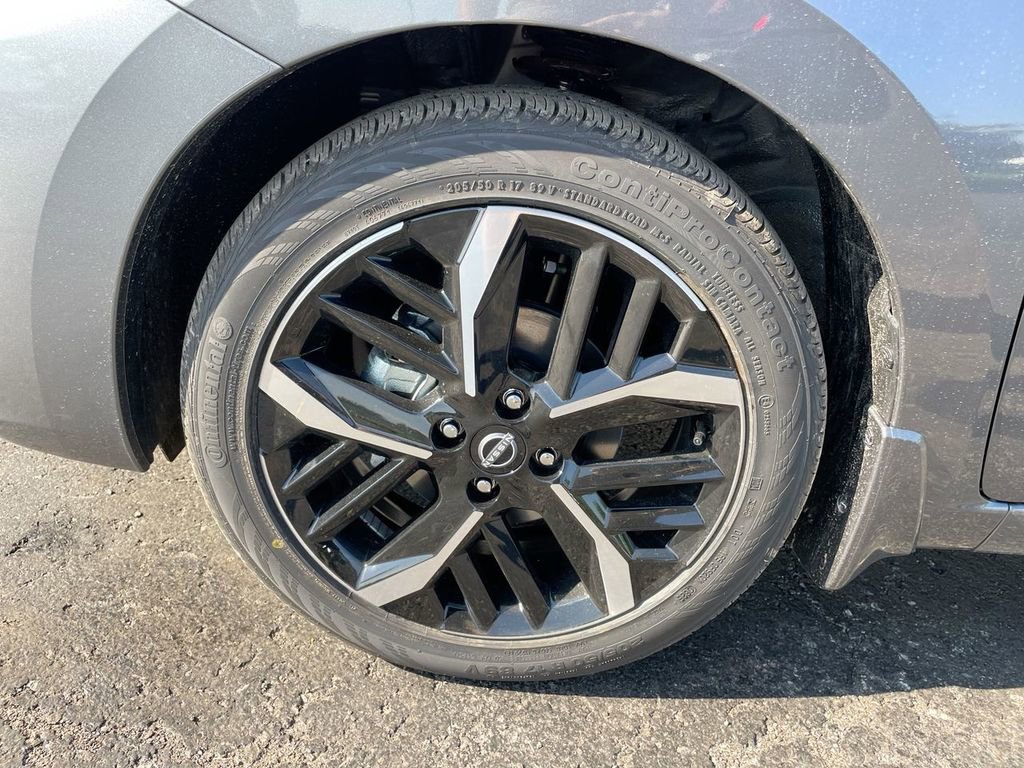 Used 2025 Nissan Versa SR w/ Trunk Package image 18