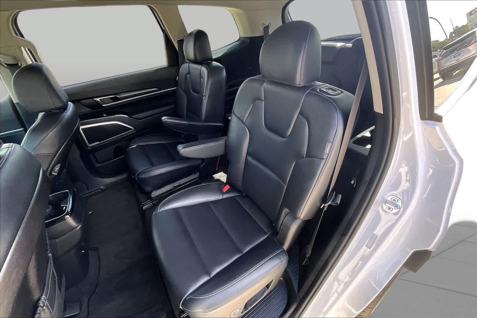 Used 2025 Kia Telluride S FWD image 19